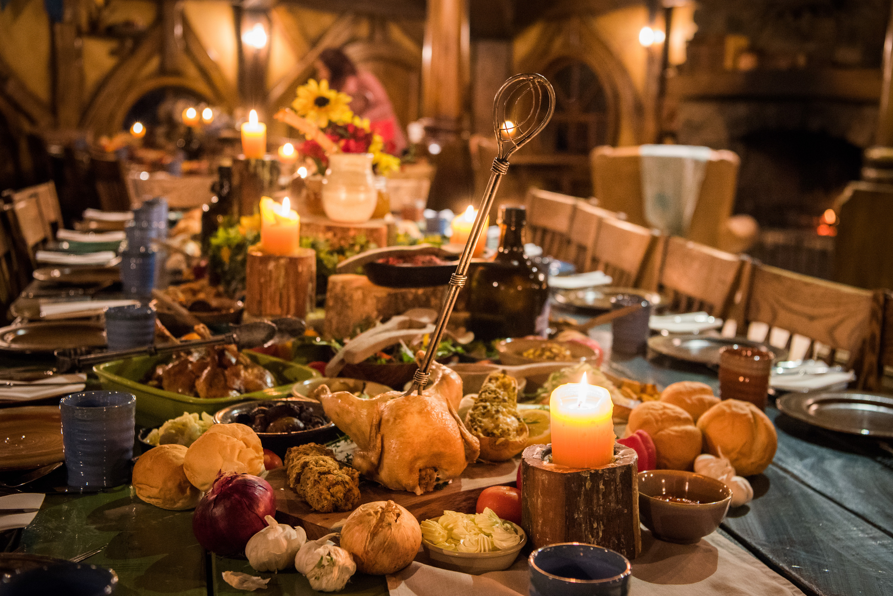 Явства как правильно. Еда в средневековом стиле. Шикарный стол с едой. Средневековый обед. Стол с яствами.